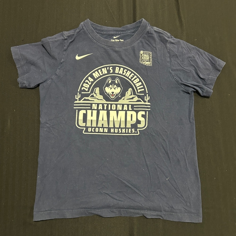 Nike Kids UConn Huskies 2024 National Champs Basketball T-Shirt Navy Blue L